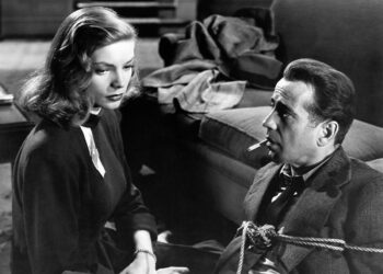 Lauren Bacall ja Humphrey Bogart murhakarusellin pyörteissä elokuvassa Syvä uni.