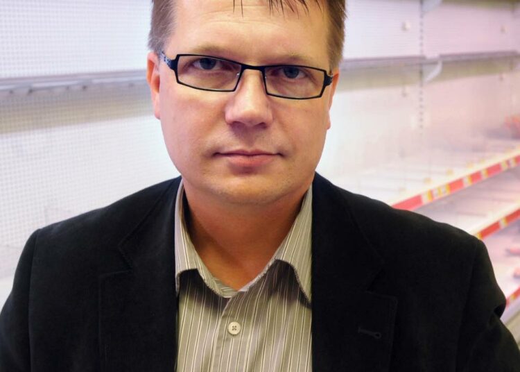 SEL:n puheenjohtaja Veli-Matti Kuntonen ihmettelee Turun leipomon lopettamisen järkevyyttä.