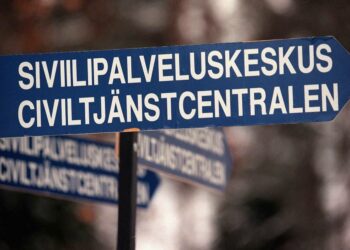 Siviilipalvelus halutaan avata myös naisille.