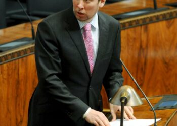 Arhinmäen mielestä käydyt keskustelut ja tehdyt päätökset kertovat EU:n luonteen muuttumisesta kohti liittovaltiota.