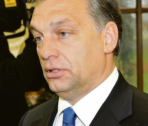 Viktor Orbánin johtama Fidesz-puolue on siirtynyt yhä oikeammalle.