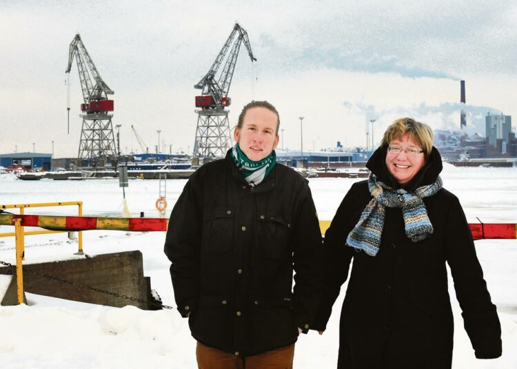 Joona Mielonen ei muuta koskaan pois Kotkasta. Tarja Bohm lähti ja palasi 30 vuoden kuluttua.