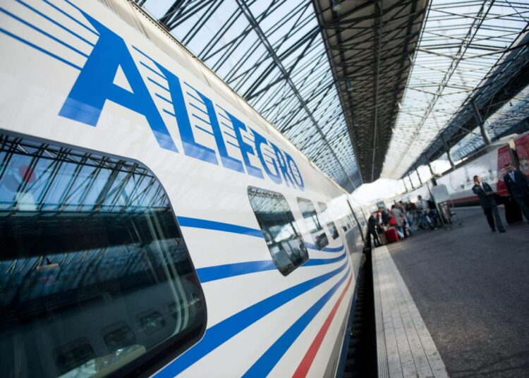 Allegro-juna Helsingin rautatieasemalla.