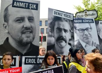 Amnesty järjesti kaksi viikkoa sitten Berliinissä mielenosoituksen Turkissa vangittujen toimittajien puolesta.