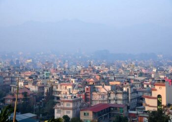 Nepal ei ole kiinnostunut selvittämään, miksi niin monet nepalilaiset siirtotyöläiset ympäri maailman päätyvät itsemurhaan. Kuvassa Nepalin pääkaupunki Kathmandu, joka sekin hyötyy siirtolaisten rahalähetyksistä.