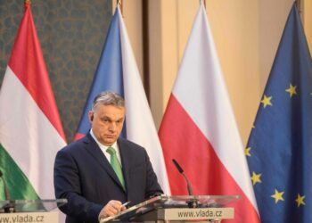 Unkarin pääministeri Viktor Orbán puhumassa Visegrad-maiden kokouksessa 4. maaliskuuta Prahassa.