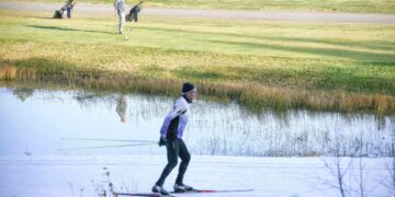Nuoret painottavat, että varoitukset ilmastokriisistä on otettava vakavissaan. Lokakuussa Levin hiihtokeskuksessa golfattiin samalla kun hiihtokausi alkoi säilölumen avulla.