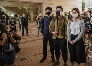 Joshua Wong, Ivan Lam and Agnes Chow saivat vankeustuomiot mielenosoitusten takia.
