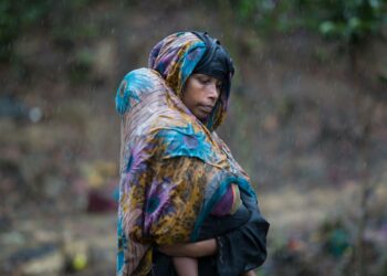 Myanmarista Bangladeshiin paenneet rohingya-naiset ovat kokeneet samanlaista seksuaalista väkivaltaa kuin bangladeshilaiset naiset maan itsenäisyyssodan aikana vuonna 1971. Nyt aika on kuitenkin toinen: bangladeshilaiset kärsivät hiljaa ja häveten, rohingyat kertoivat heti, mitä tapahtui ja kuka oli syyllinen.