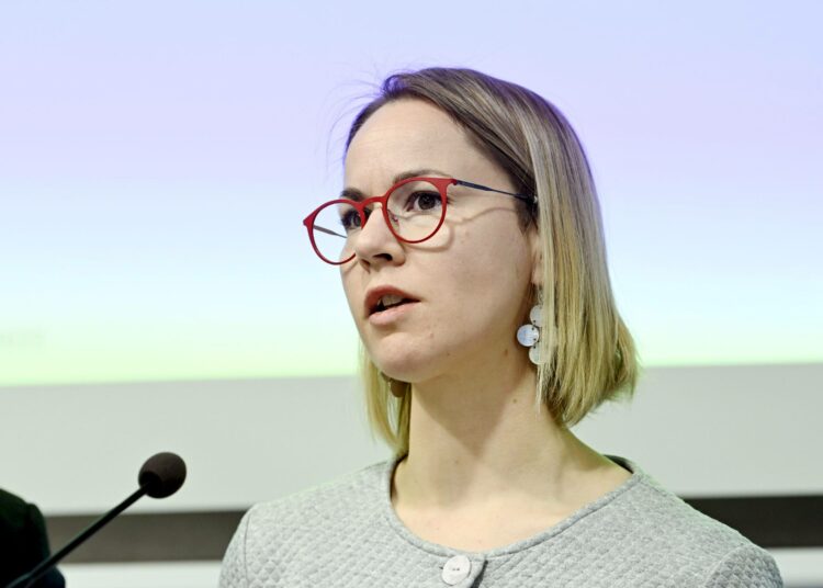 Fossiilisista polttoaineista irtautuminen on välttämätöntä paitsi ilmaston takia, myös turvallisuuden ja huoltovarmuuden takia, vasemmistoliiton kansanedustaja, sosiaali- ja terveysministeri Hanna Sarkkinen sanoo.