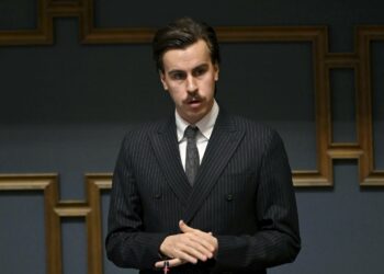 "Ministeriössäkin kannattaa keskittyä tulevaan, rakentaviin ratkaisuesityksiin ja kriisitilanteen hallintaan", sanoo SDP:n Matias Mäkynen.