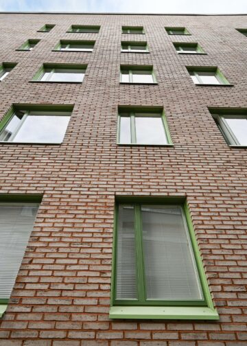 Julkisista investoinneista SOSTE mainitsee asuntorakentamisen. Nyt julkisesti tuettua rakentamista ollaan kuitenkin vähentämässä rajusti.