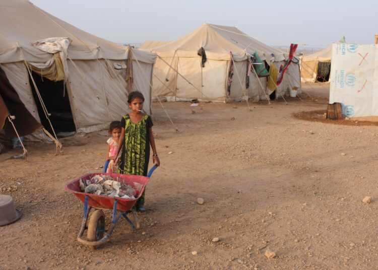 Pakolaistyttö Obouckin pakolaisleirillä Djiboutissa.