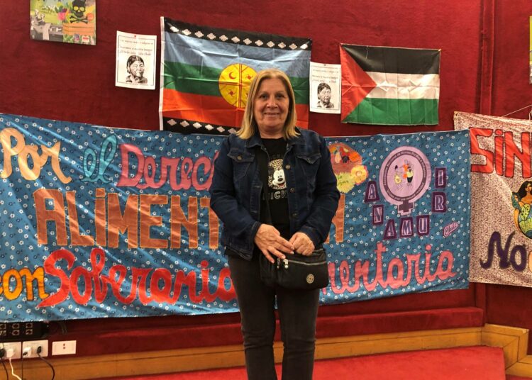 Chileläinen Berta Saavedra sai vakavan myrkytyksen työskennellessään viinitarhoilla El Saucen tilalla, 80 kilometriä Santiagosta.