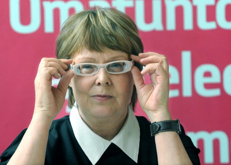Annika Lapintie kehottaa selvittämään työn jakamisen mahdollisuutta.
