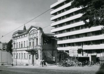 Turussa sai vanha väistyä surutta uuden tieltä.
