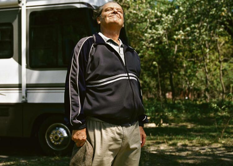 About Schmidt on elokuva vaimonsa menettäneestä miekkosesta, joka luotsates-saan tyttärensä elämää huomaa hukanneensa omansa. Pääosassa Jack Nicholson.
