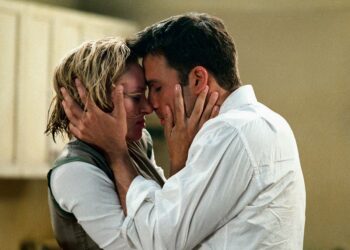 Tieteistoimintajännärin pääosia tähdittävät Ben Affleck ja Uma Thurman.
