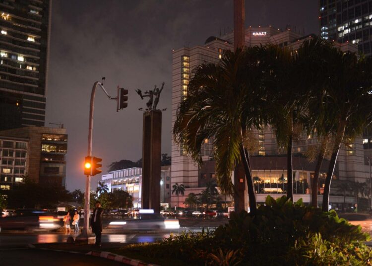 Valoja sammutettiin muun muassa Indonesian Jakartassa Maan päivänä 23.3.