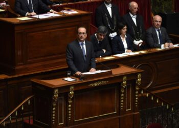Ranskan presidentti Francois Hollande pyysi muilta EU-mailta apua keskinäisen avunannon velvoitteen nojalla.
