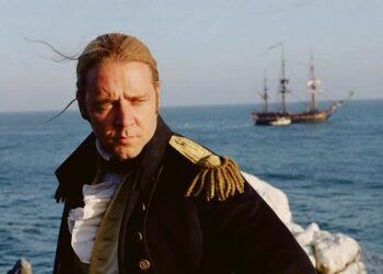 Russell Crowe esittää englantilaisen sotalaivan kapteenia.