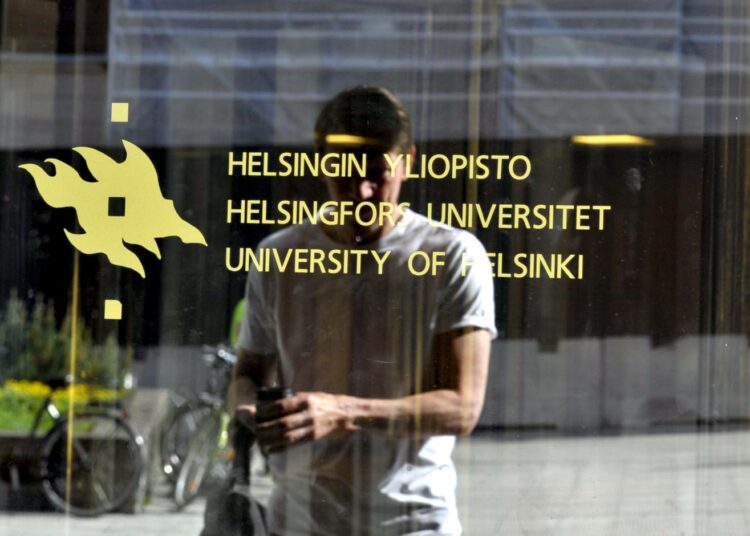 Yliopistoihin, ammattikorkeakouluihin ja yksityisiin oppilaitoksiin kohdistuvia leikkauksia perustellaan kilpailukykysopimuksen mukaisella työnantajamaksujen vähentymisellä.