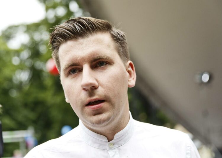 Perussuomalaisten Sebastian Tynkkynen julistaa olevansa ”erittäin huolestunut suomalaisen sananvapauden tilasta”.