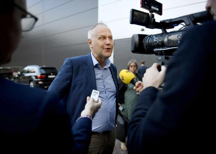 Vasemmistopuolueen puheenjohtaja Jonas Sjöstedt on valmis hallitukseen.