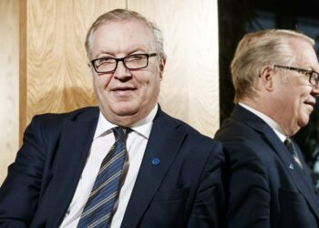 Sture Fjäder saa jatkaa Akavan johdossa.