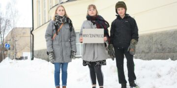 Emilia Hakkarainen, 19, Aino Korpinen, 16, ja Otso Mehtätalo, 15, ovat joensuulaisia ilmastoaktivisteja.