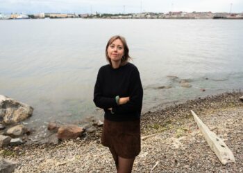 Mia Haglund johtaa vasemmistoliiton valtuustoryhmää Helsingissä.