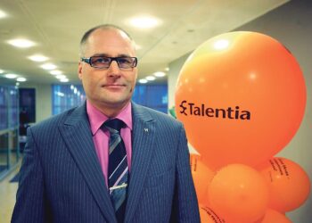Sosiaalitakuun toteutumisen turvaaminen edellyttää sosiaaliohjaajien ja myös sosiaalityöntekijöiden virkojen lisäämistä.