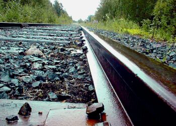Tarkoitus on, että Infra Oy lainaisi väylähankkeisiin rahaa Valtiokonttorilta pienellä korolla ja maksaisi velkaa vähitellen takaisin.