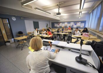 Lukiolaisten liitto vaatii, että jokaisen suomalaisen lukion perusvarustukseen tulee kuulua ajanmukaiset tietotekniset varusteet ja resurssit.