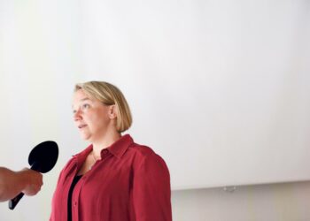 Tuija Brax muistuttaa, että viime vaalikaudella käytiin keskustelua politiikan korruption vaaroista ja etenkin vaalirahoituksesta.