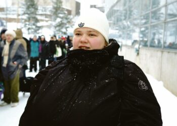 Sami-pojan vanhemmat Joni ja Mira ovat kolmannen polven köyhiä. He tulevat toimeen yhteiskunnan tuen ja ruoka-avun varassa. Kuvassa Mira Vihtamäki.