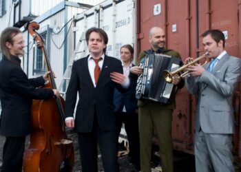 Jaakko Laitinen & Väärä Raha -orkesteri esiintyy Tampereen työväentalon Konsu-salissa lauantaina 6. lokakuuta.