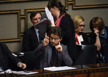 Ville Niinistö toivoi kansanedustajana, että ympäristöväki ryhtyisi kannattamaan aluehallintouudistusta. Nyt hän syyttää ongelmista edellisen hallituksen keskustalaisia ministereitä.