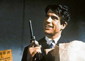 Bonnie ja Clyde on aikansa kohuelokuva 1930-luvun kuuluisista pankki-rosvoista, joista tulee lamakauden kansansankareita. Kuvassa Warren Beatty.