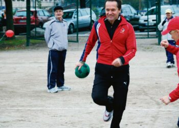 – Minusta 18 vuotta liiton johdossa on riittävän pitkä aika yhdelle miehelle, katsoo TUL:n ensimmäisen varapuheenjohtajan tehtävät jättävä Uotila. Kuva on vuoden 2008 Työväen Kuntoviikkojen valtakunnallisen avaustapahtuman palloviestistä.