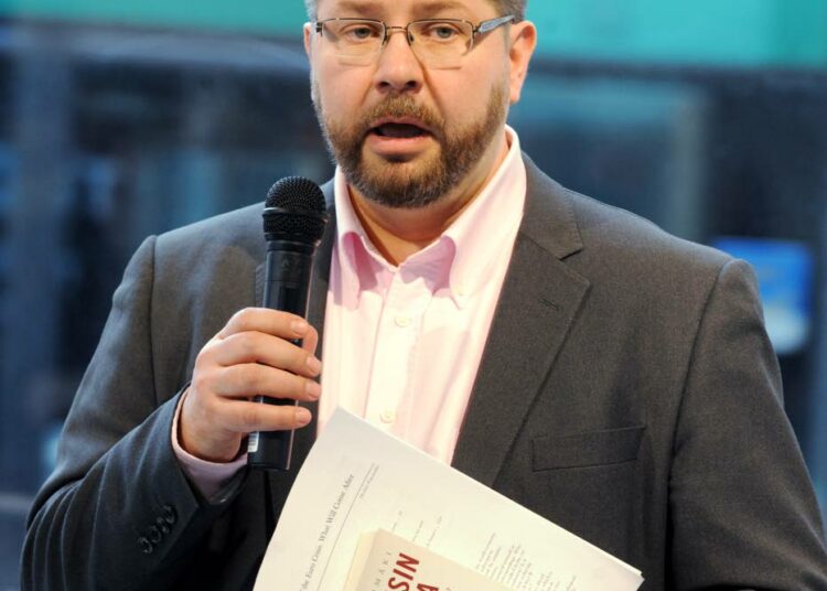 Heikki Patomäki pitää tärkeänä, että jäsenistö osallistuu vasemmistolaiseen politikointiin.