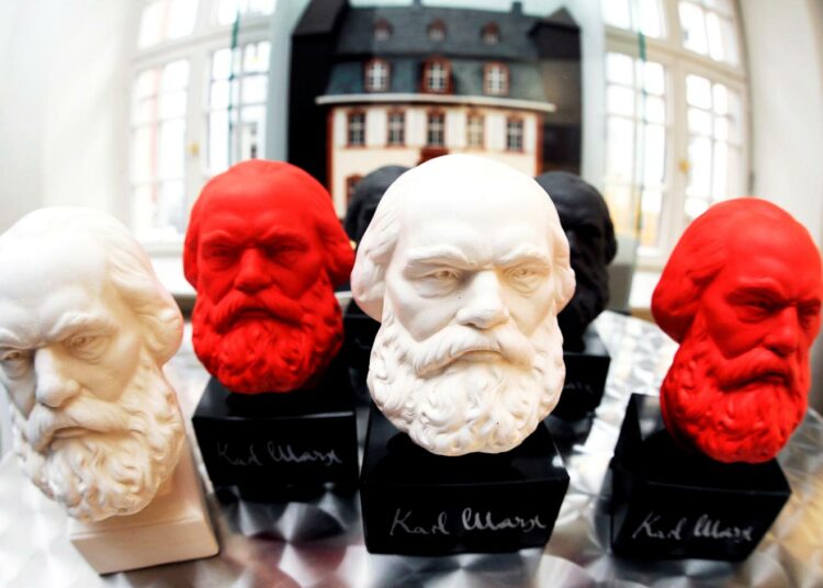 Marx-pystejä myynnissä Karl Marx-museossa Trierissä Saksassa.