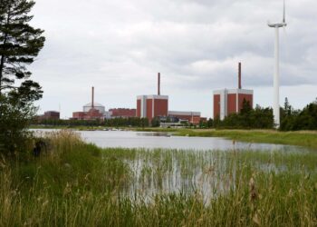 Järjestöjen mukaan Suomi tarvitsee lisää kotimaista sähköntuotantoa korvaamaan käytöstä poistuvia laitoksia ja kattamaan kasvavaa kysyntää sekä vähentämään riippuvuuttamme sähkön tuonnista. Kuvassa Olkiluoto 1, 2 ja 3 ydinvoimalayksiköt Eurajoen Olkiluodossa.