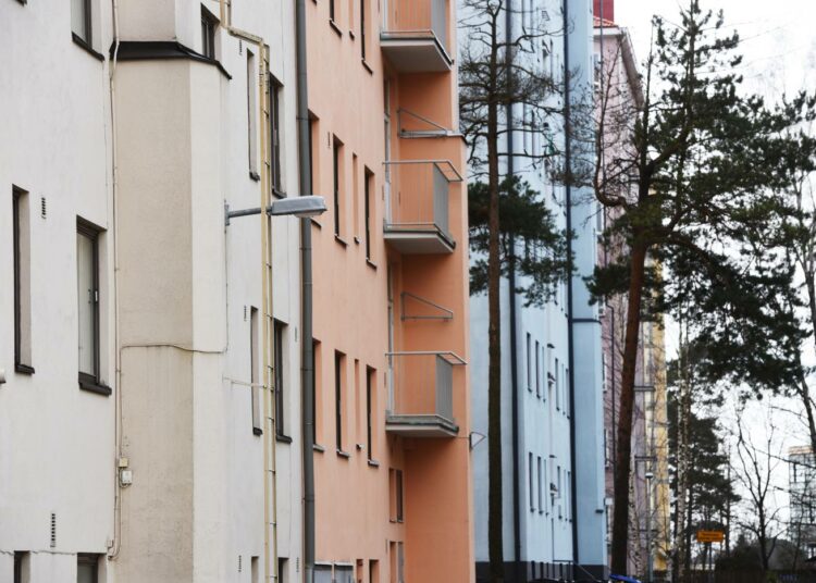 Asuntoyhtiöiden osakkaat omistavat 1,2 miljoonaa asuntoa. Korjaustarvetta on jo 1980-luvulla rakennetuissa kiinteistöissä.