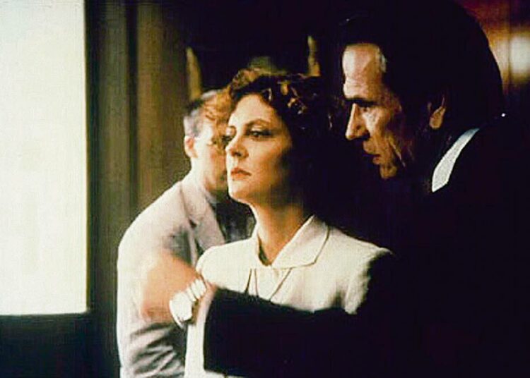 Päämies on John Grishamin romaaniin perustuva trilleri mafiamiehen kuoleman todistajan suojelusta. Kuvassa Susan Sarandon ja Tommy Lee Jones.