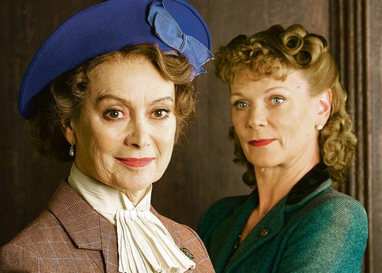 Uuden brittiläisen draamasarjan päärooleissa nähdään Grandfordin naiset -sarjasta tuttu Francesca Annis (vas.) ja Downton Abbeyn Samantha Bond.
