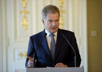 Presidentti Sauli Niinistö näyttää pyrkivän tasapainoilemaan hieman samankaltaisesti kuin aikaisemmat ”suomettumis-presidentit”.