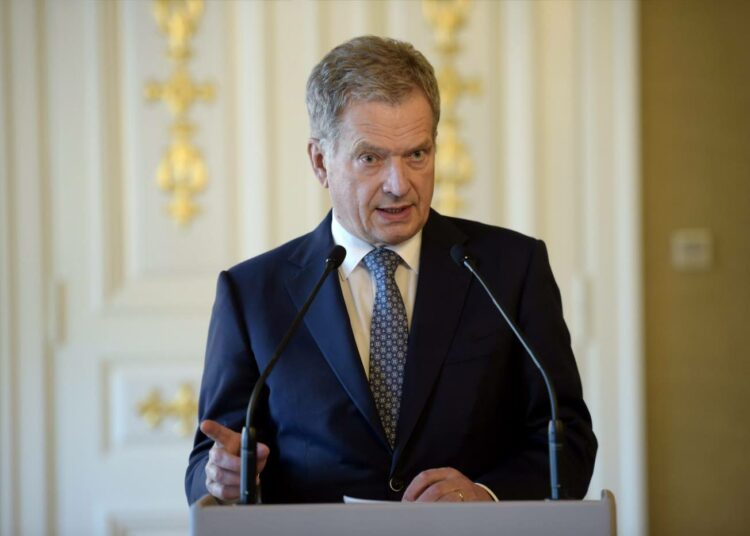 Presidentti Sauli Niinistö näyttää pyrkivän tasapainoilemaan hieman samankaltaisesti kuin aikaisemmat ”suomettumis-presidentit”.