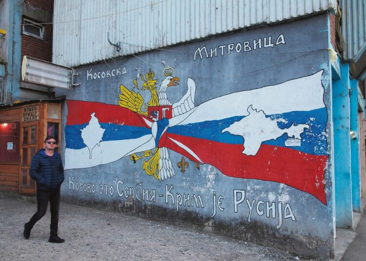 Mitrovicassa ovat Serbian ja Venäjän liput kovassa kurssissa.