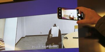 Oulussa ilmitulleet lasten seksuaaliset hyväksikäytöt kuohuttavat mieliä. Seksuaalirikoksesta epäilty mies oli videoyhteyden päässä Haukiputaalla vangitsemisoikeudenkäynnissä Oulun käräjäoikeudessa viime tiistaina.